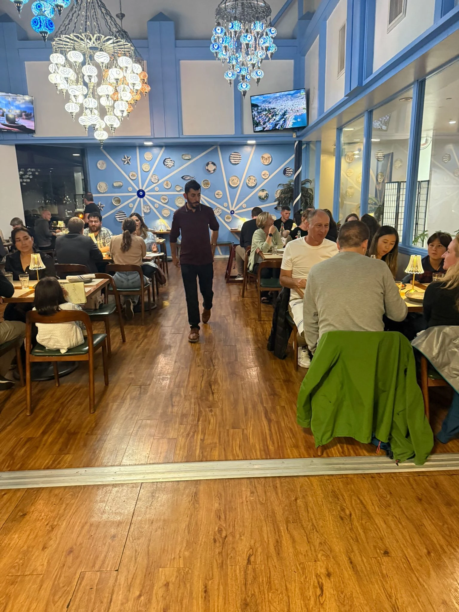 Kalimera Bar & Grill - Guests enjoying Mediterranean dinner